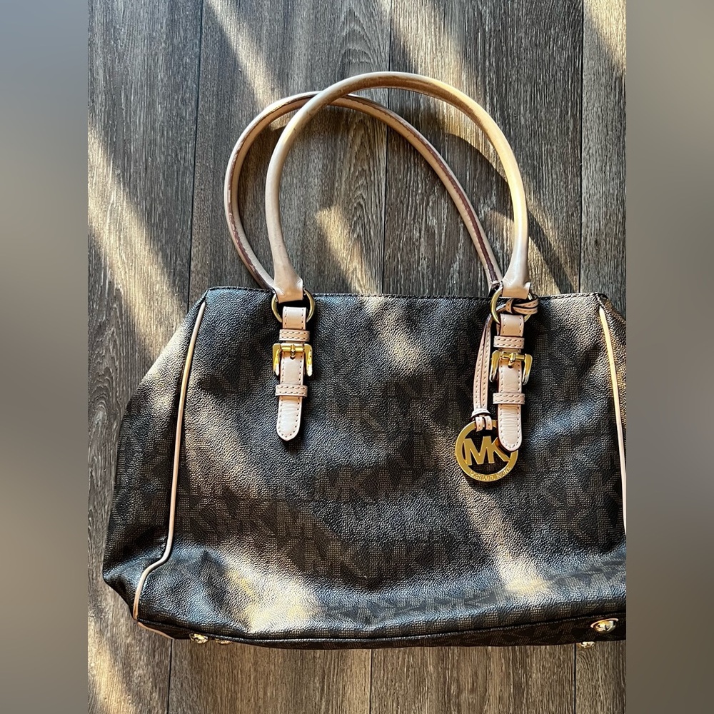 Michael Kors Carryall Tote